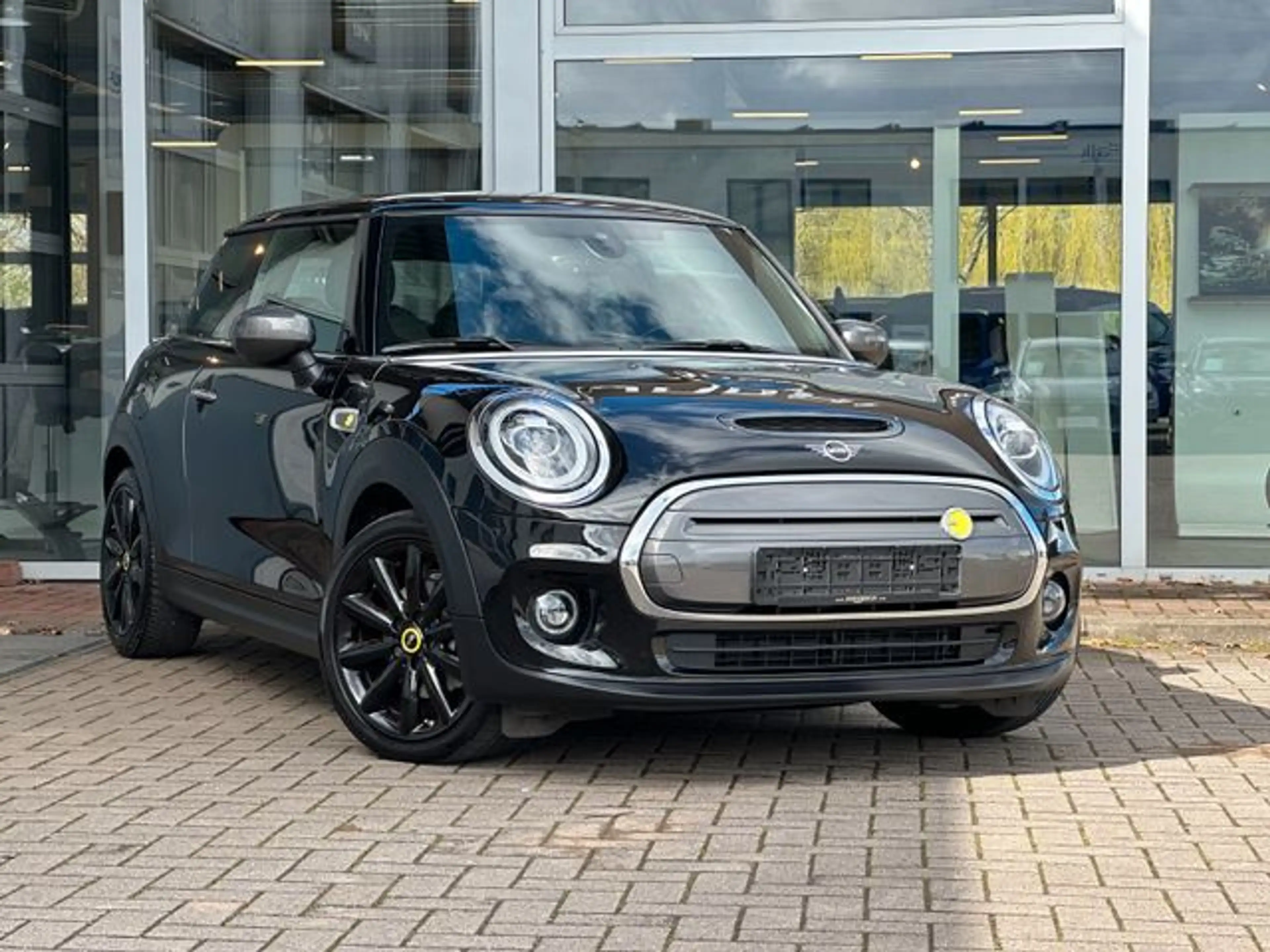 MINI Cooper SE Navi LED SHZ PDC 17 Zoll BLACK
