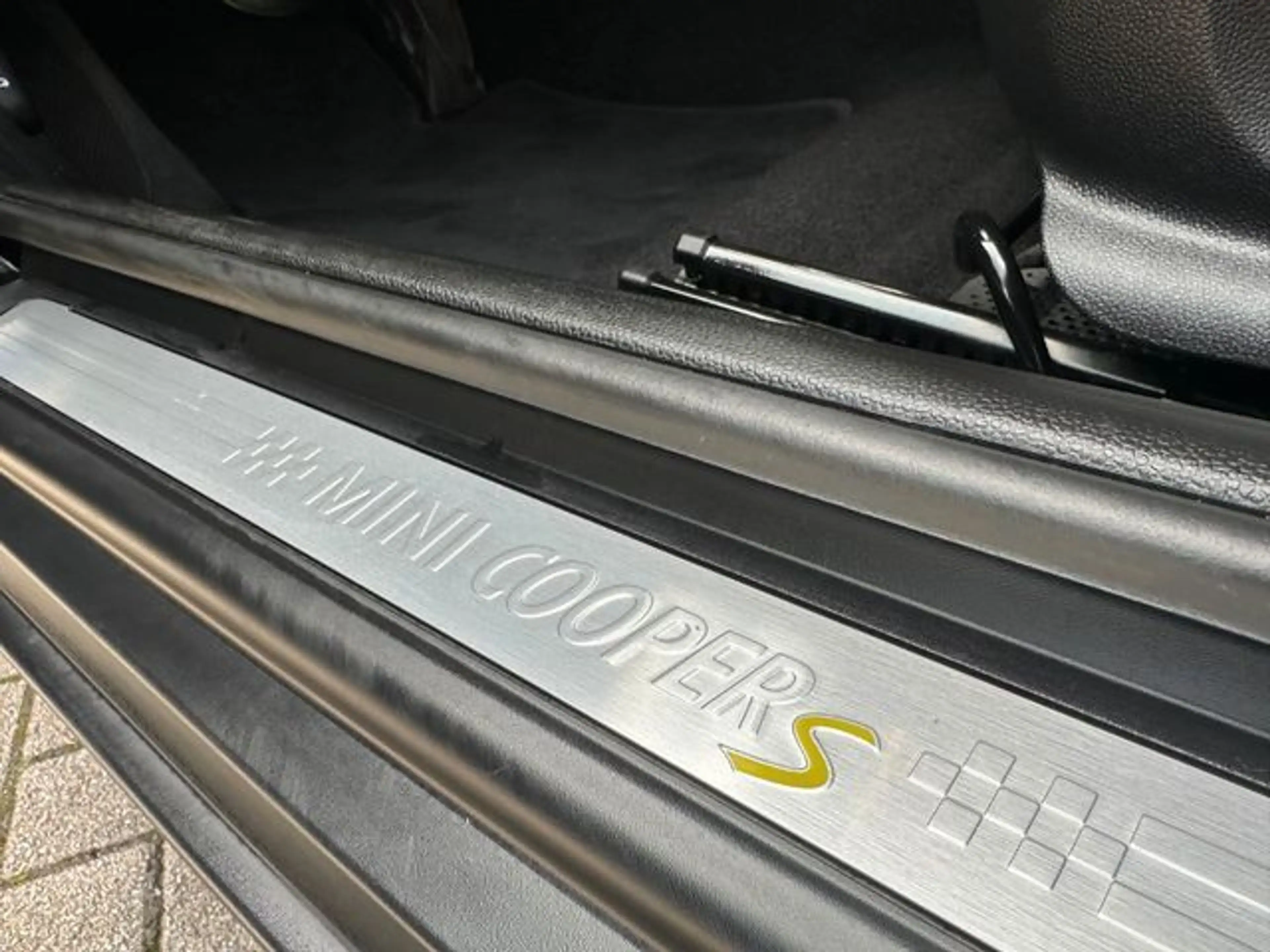MINI Cooper SE Navi LED SHZ PDC 17 Zoll BLACK — photo 11