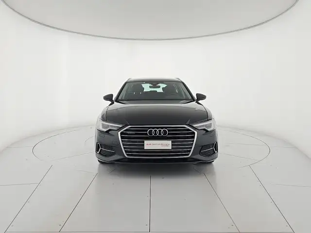 Audi A6 Avant view 7