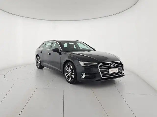 Audi A6 Avant view 6