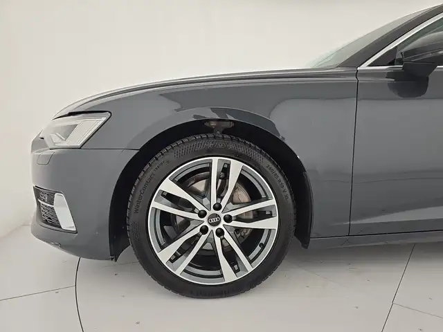 Audi A6 Avant view 8