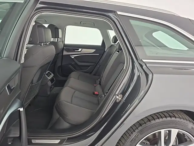 Audi A6 Avant view 10