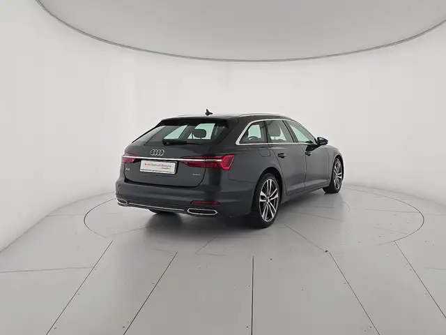 Audi A6 Avant view 5