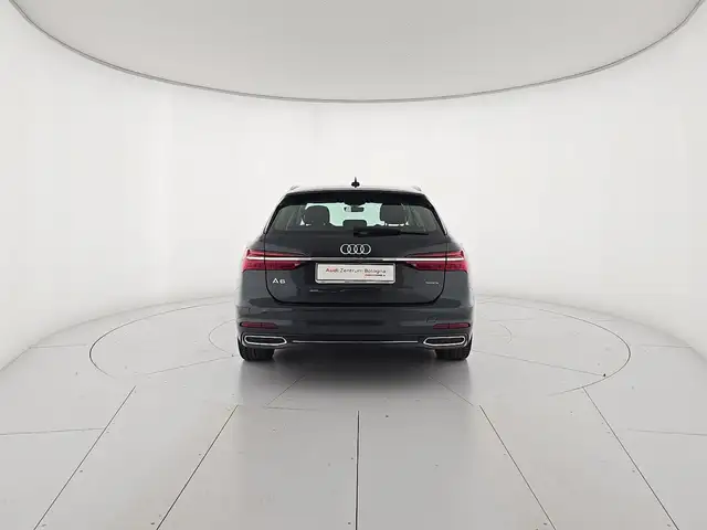Audi A6 Avant view 4