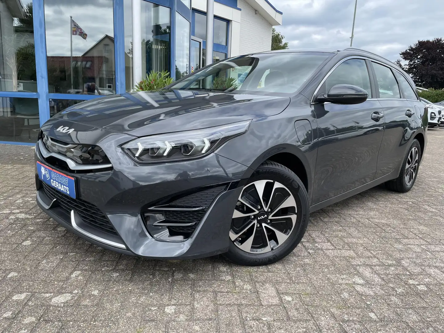 Kia Ceed SW / cee'd SW Sportswagon 1.6 GDI PHEV DynamicLine | Dealer onde Grijs - 1