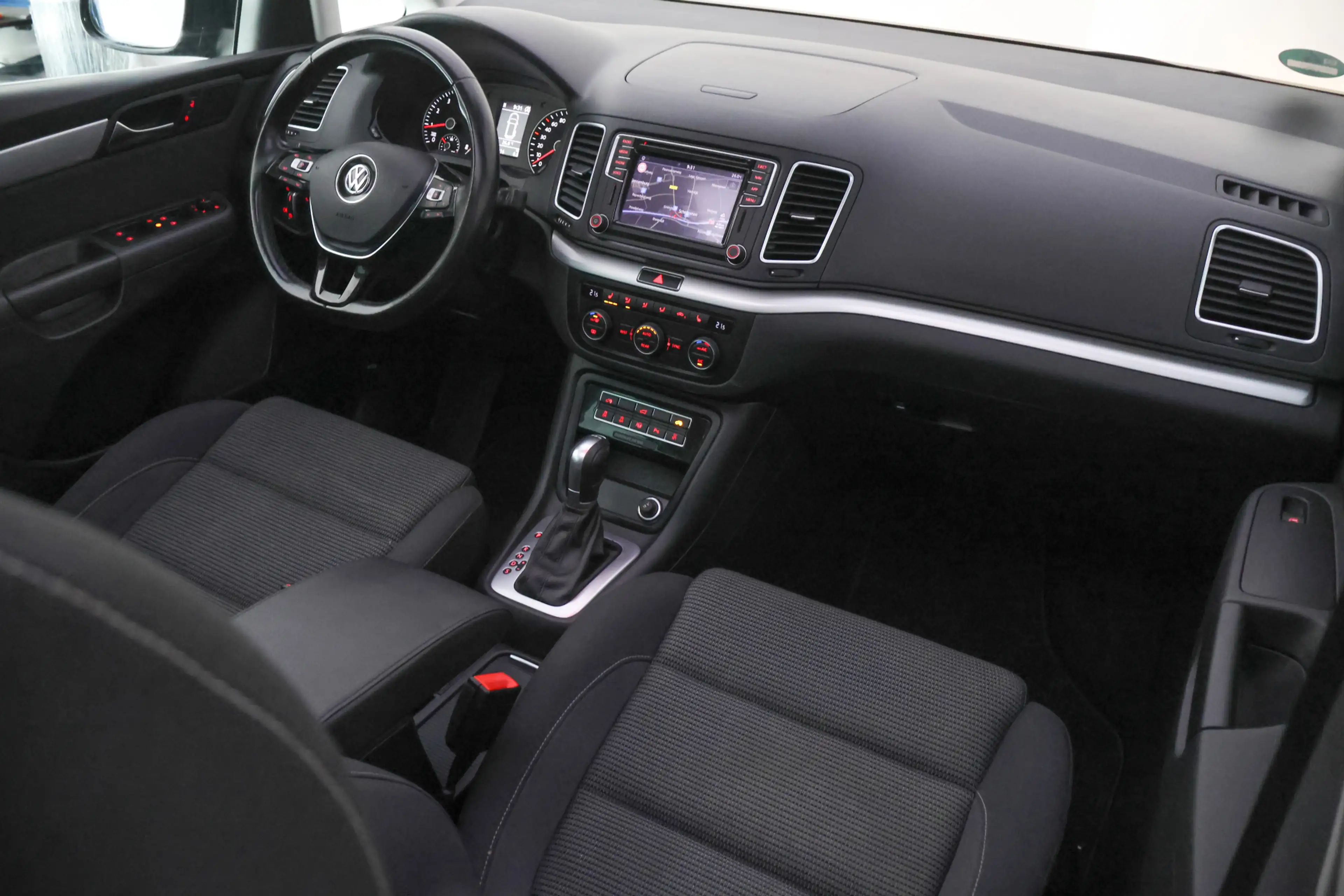 Volkswagen Sharan 1.4 TSI Dsg 7p COMFORTLINE PANO | ACC | NAVI | APP — photo 23