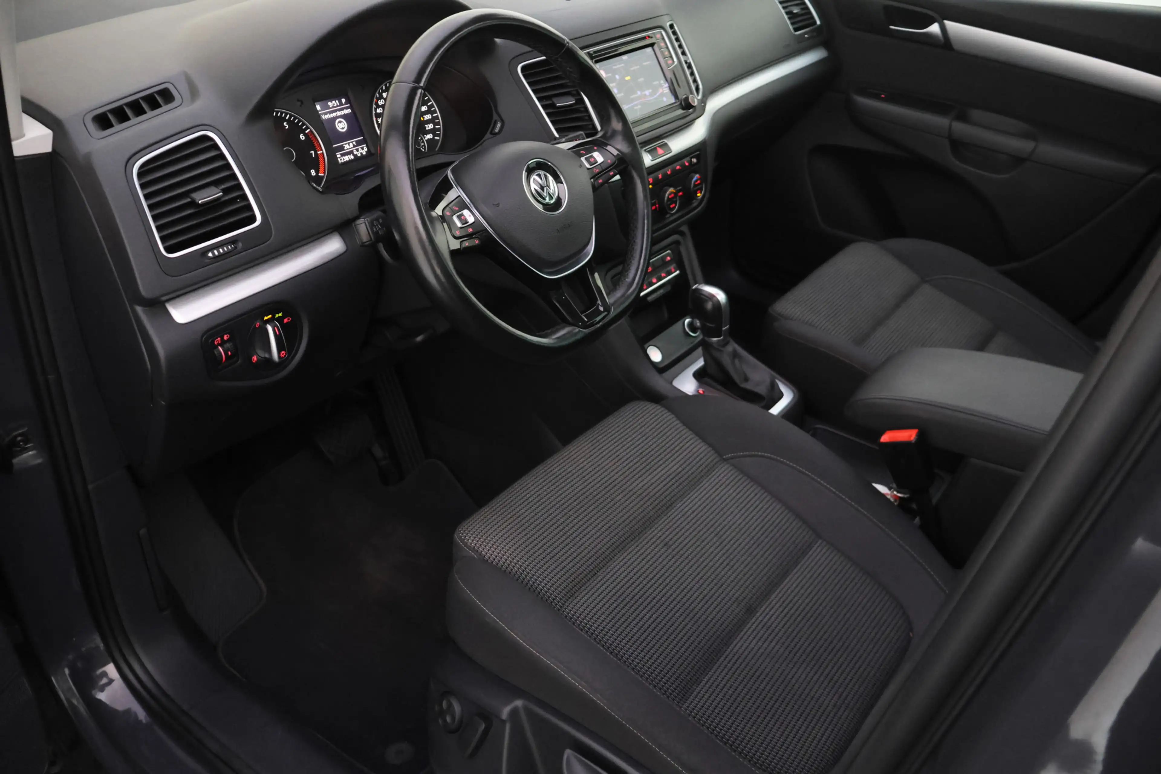 Volkswagen Sharan 1.4 TSI Dsg 7p COMFORTLINE PANO | ACC | NAVI | APP — photo 16