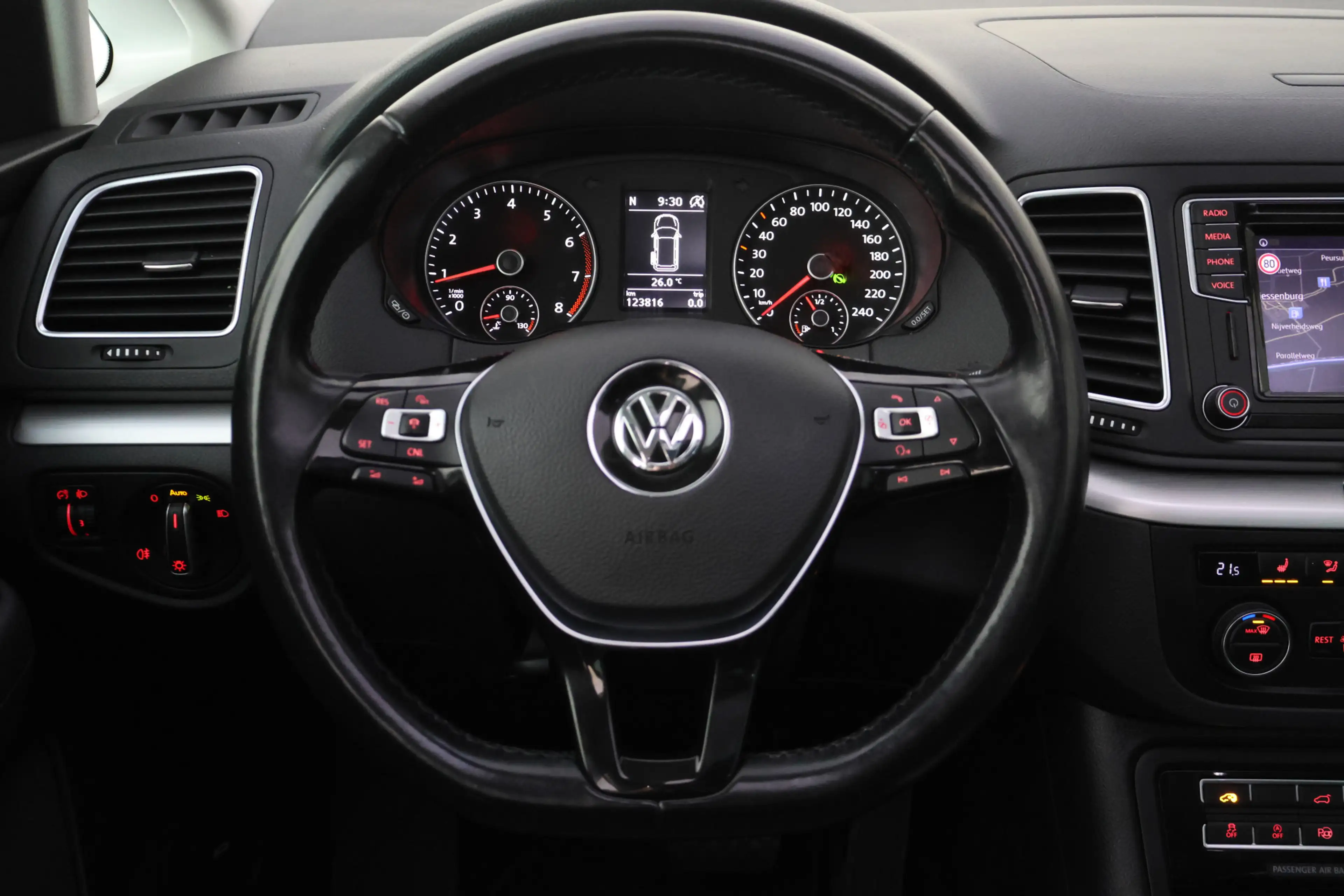 Volkswagen Sharan 1.4 TSI Dsg 7p COMFORTLINE PANO | ACC | NAVI | APP — photo 18