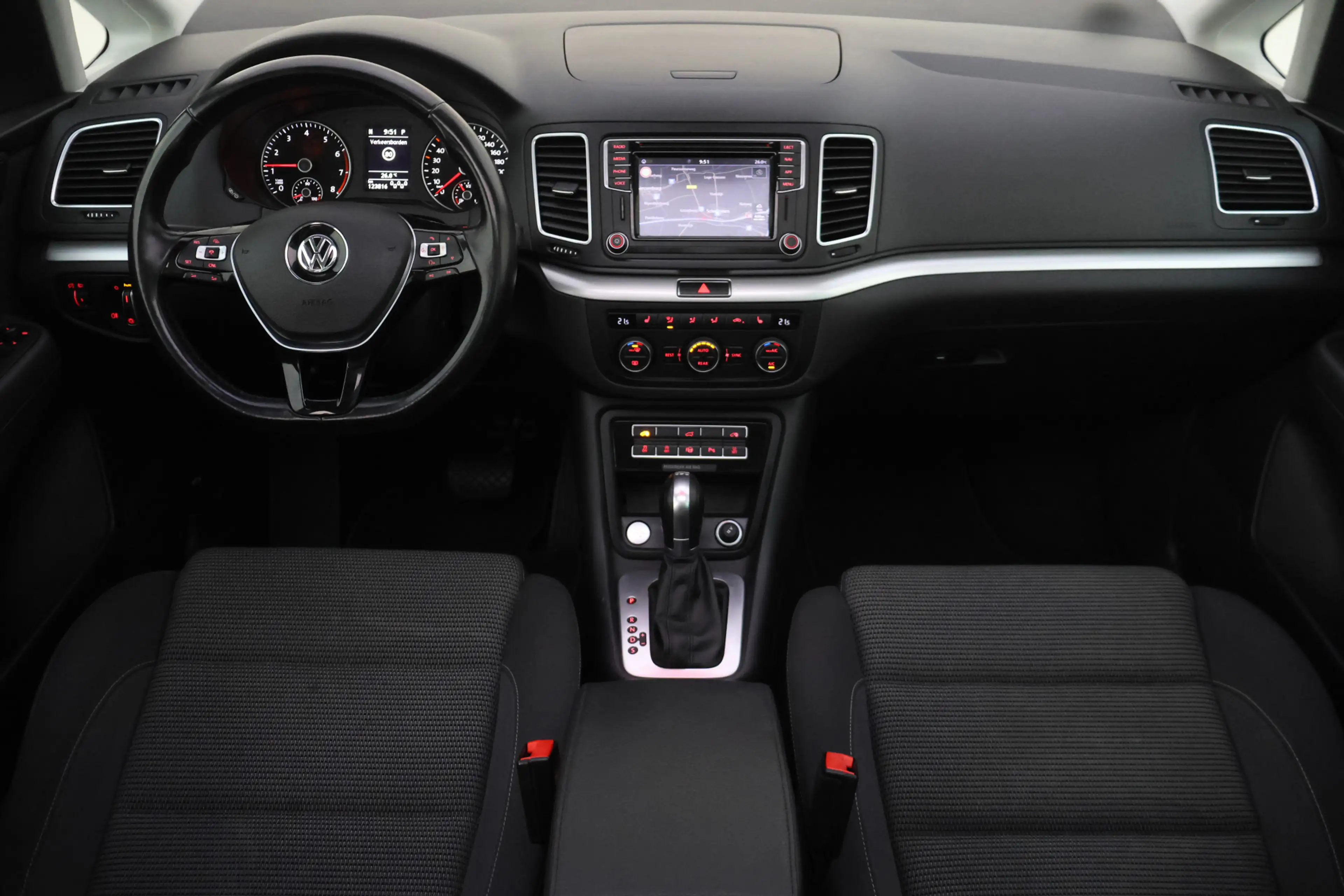 Volkswagen Sharan 1.4 TSI Dsg 7p COMFORTLINE PANO | ACC | NAVI | APP — photo 17