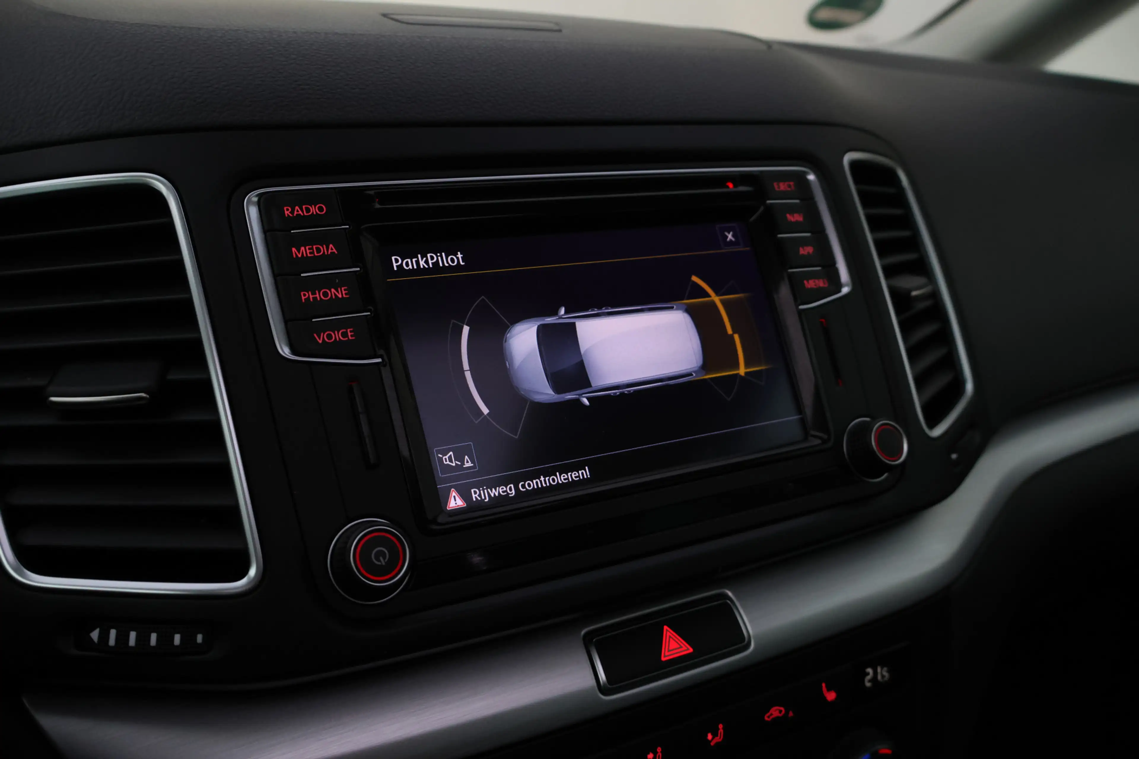 Volkswagen Sharan 1.4 TSI Dsg 7p COMFORTLINE PANO | ACC | NAVI | APP — photo 29