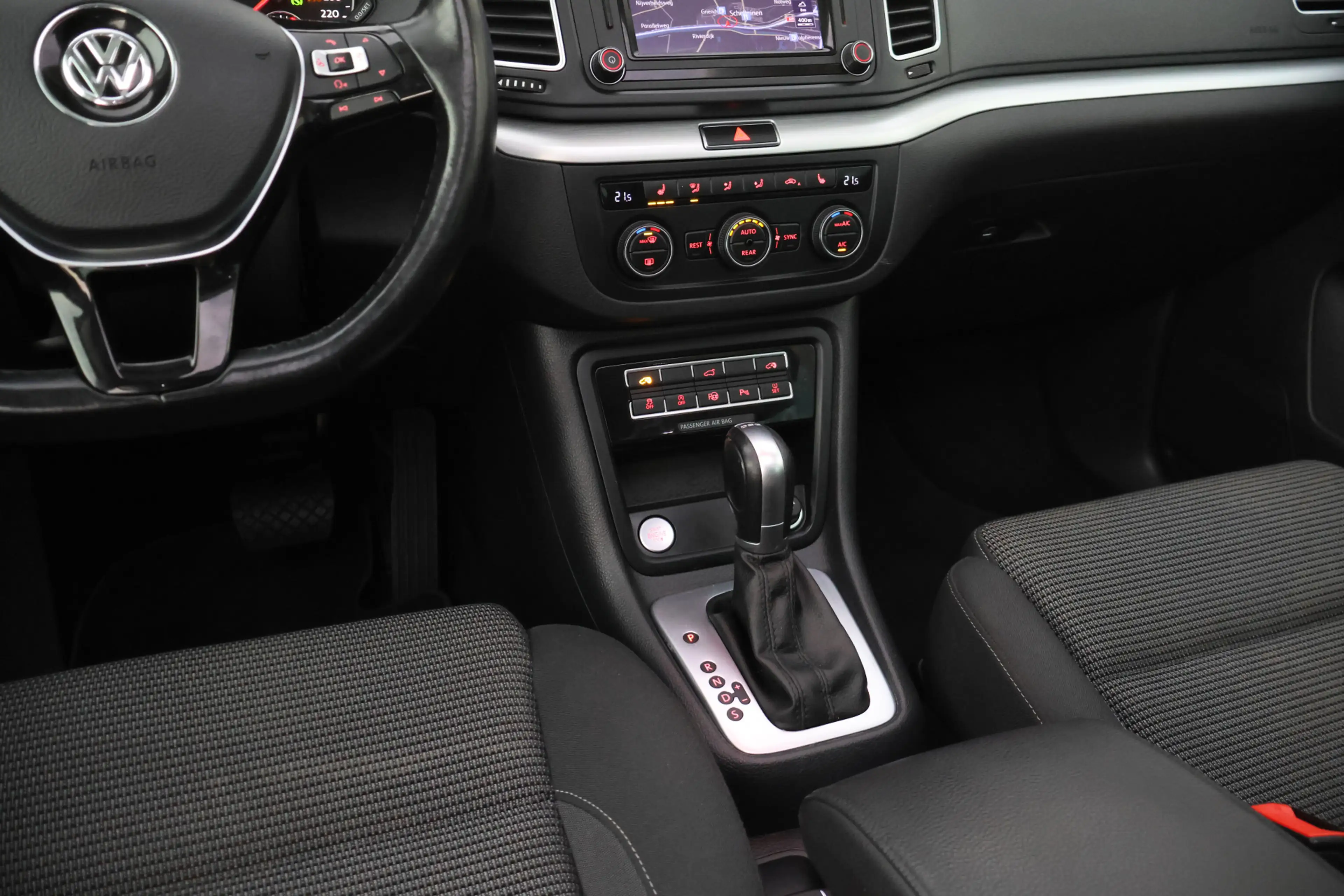 Volkswagen Sharan 1.4 TSI Dsg 7p COMFORTLINE PANO | ACC | NAVI | APP — photo 19