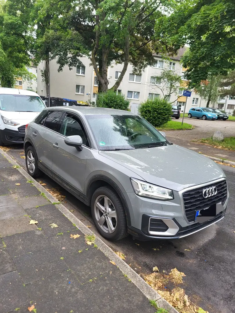 Audi Q2 30 TFSI sport Grau - 2