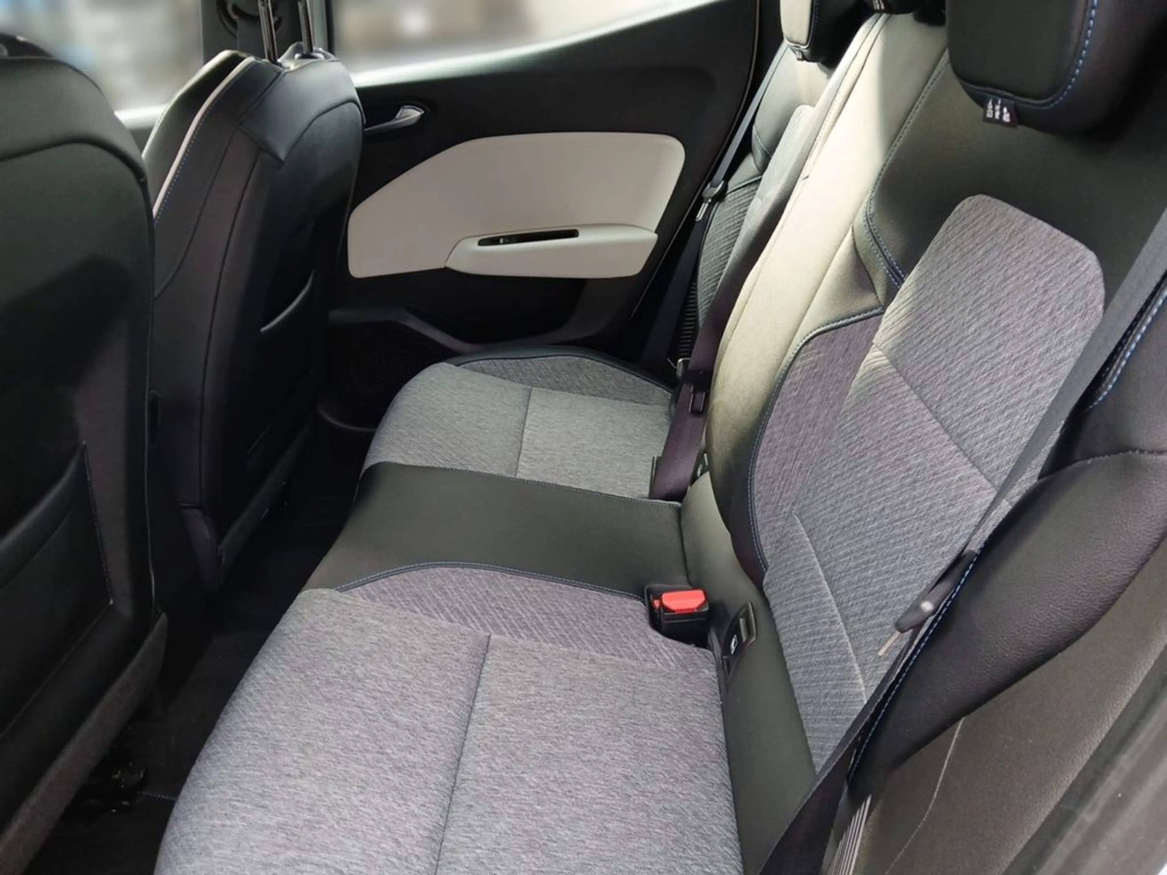 Renault Clio CLIO Limited Edition E-Tech 140 — photo 9