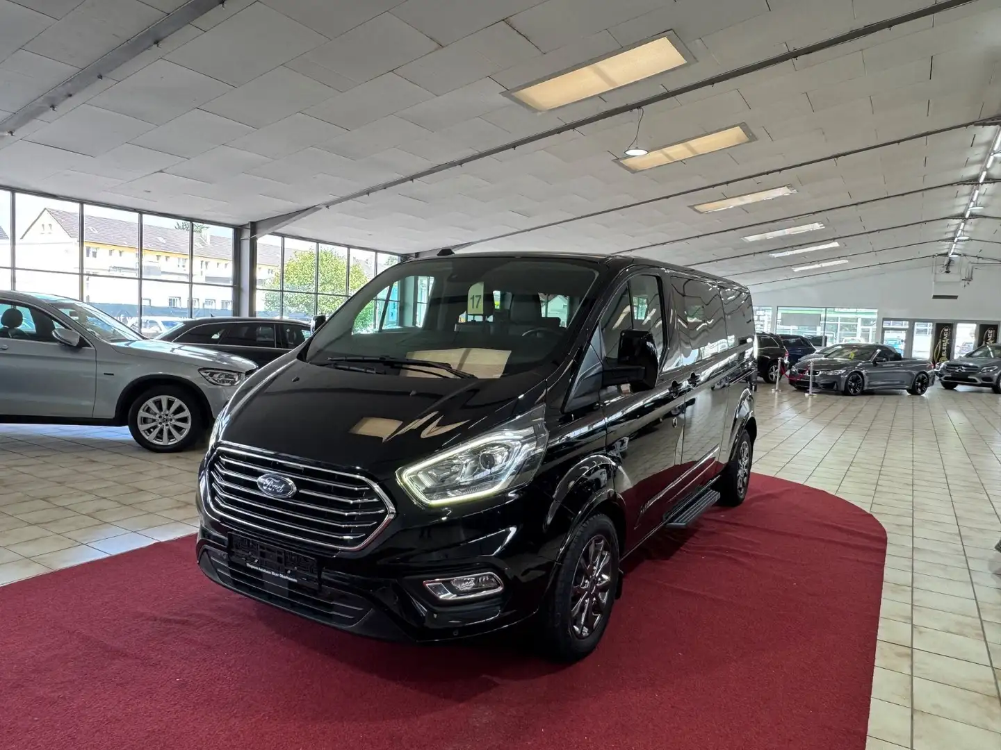 Ford Tourneo Custom Aut.Titanium 9 Sitzer L2H1 Noir - 1