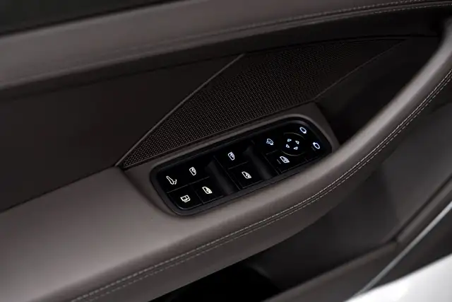 Porsche Panamera Turbo S E-Hybrid Sport Turismo MEGAVOLL SOFTCLOSE Ansicht 48