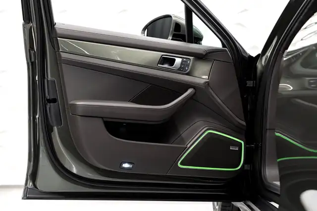 Porsche Panamera Turbo S E-Hybrid Sport Turismo MEGAVOLL SOFTCLOSE Ansicht 18