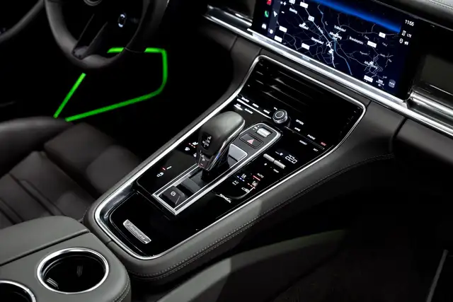 Porsche Panamera Turbo S E-Hybrid Sport Turismo MEGAVOLL SOFTCLOSE Ansicht 38
