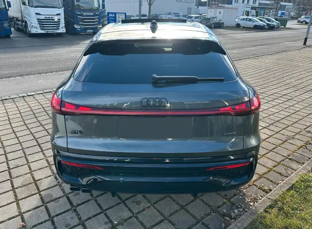Audi Q5 view 15