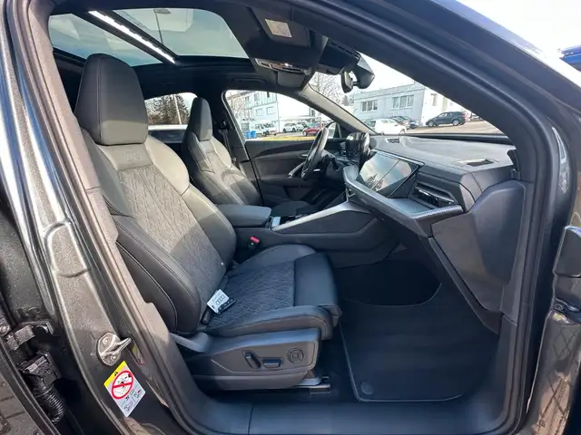 Audi Q5 view 8