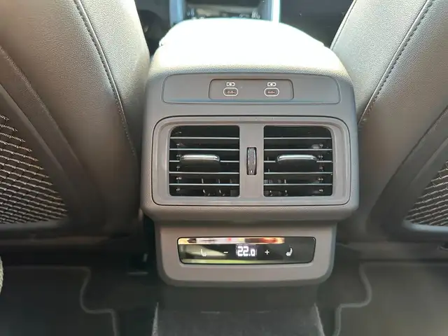 Audi Q5 view 12