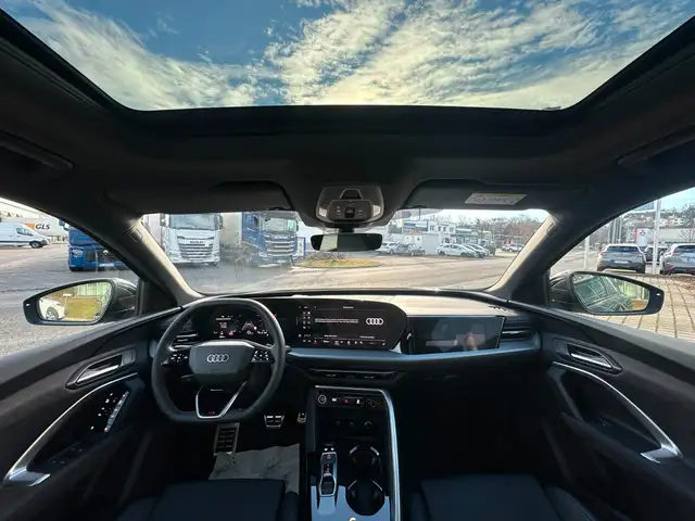 Audi Q5 view 10
