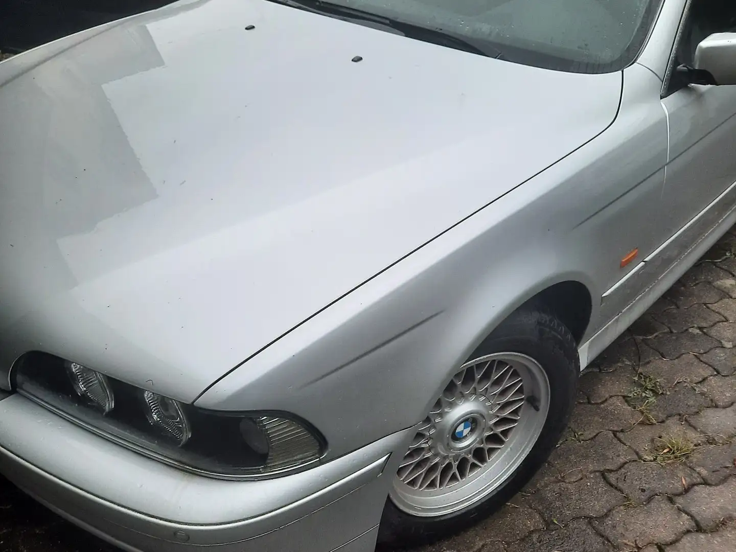 BMW 525 525i Silber - 1