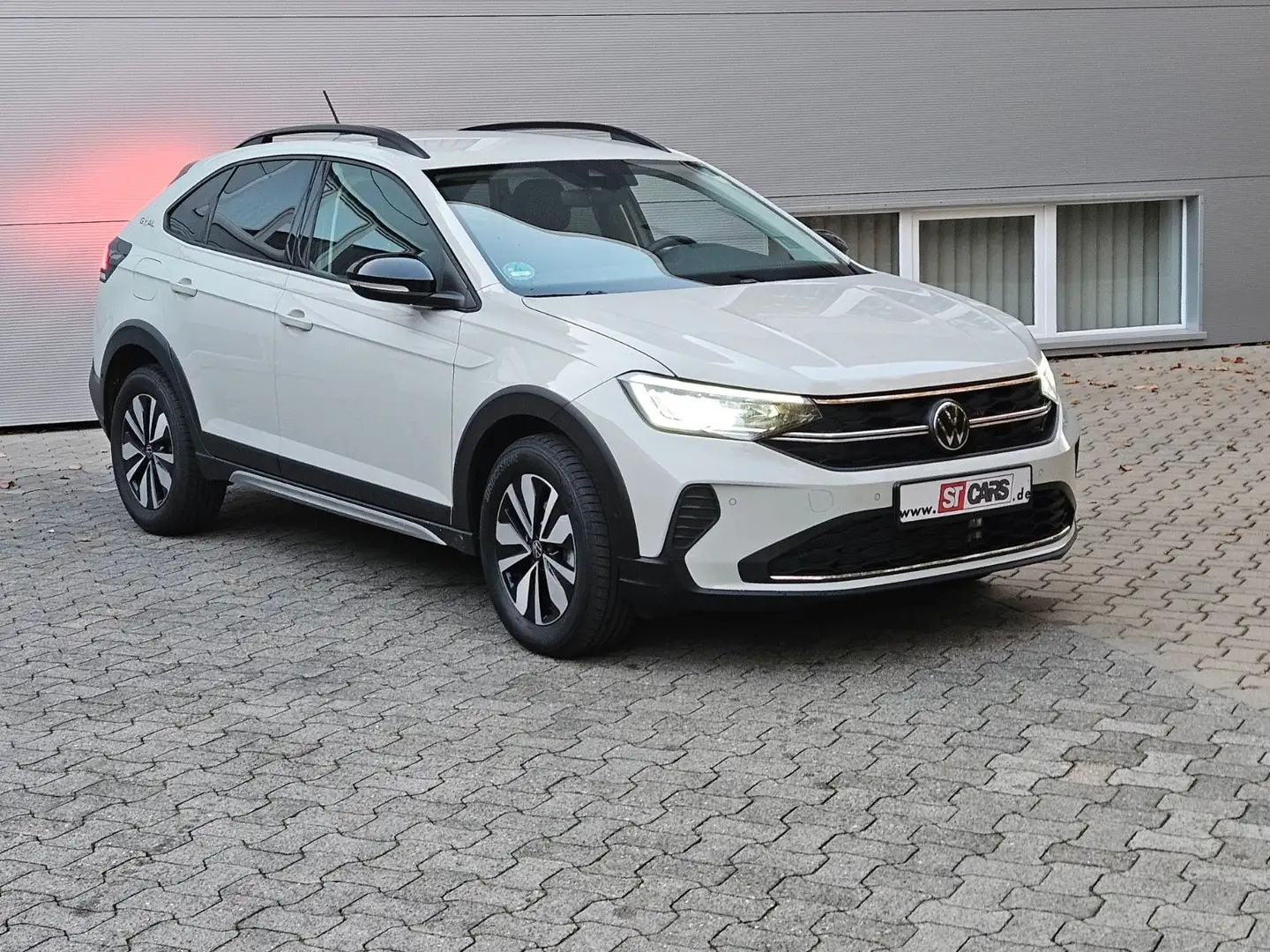 Volkswagen Taigo Goal 1.5 TSi DSG Grau - 2