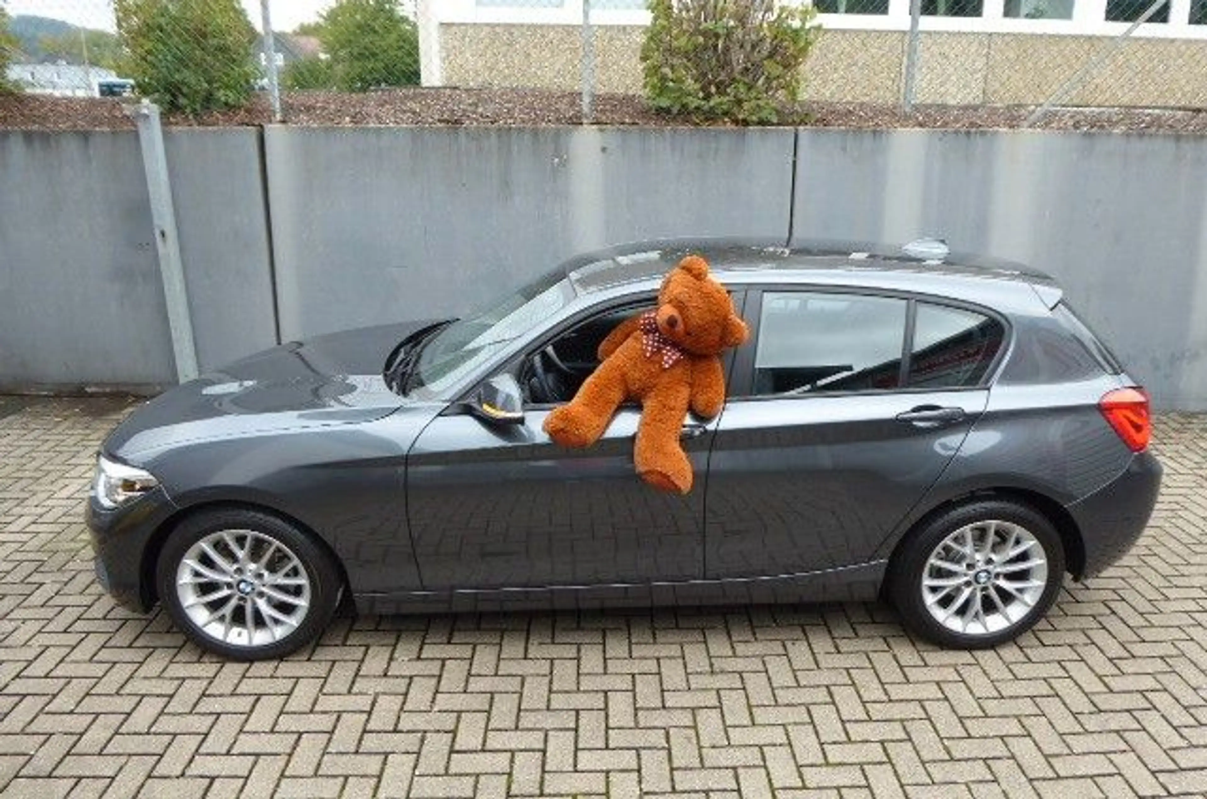 BMW 118 i Advantage nur 27.400 km! — photo 8