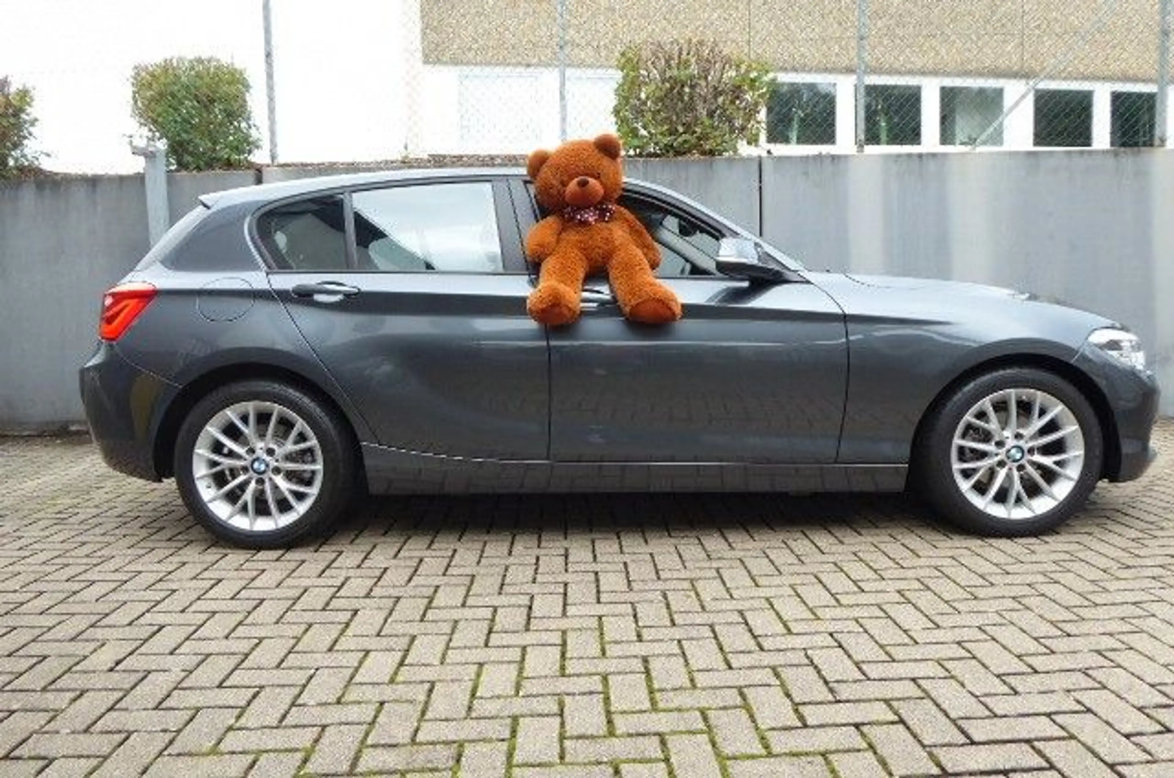 BMW 118 i Advantage nur 27.400 km! — photo 12