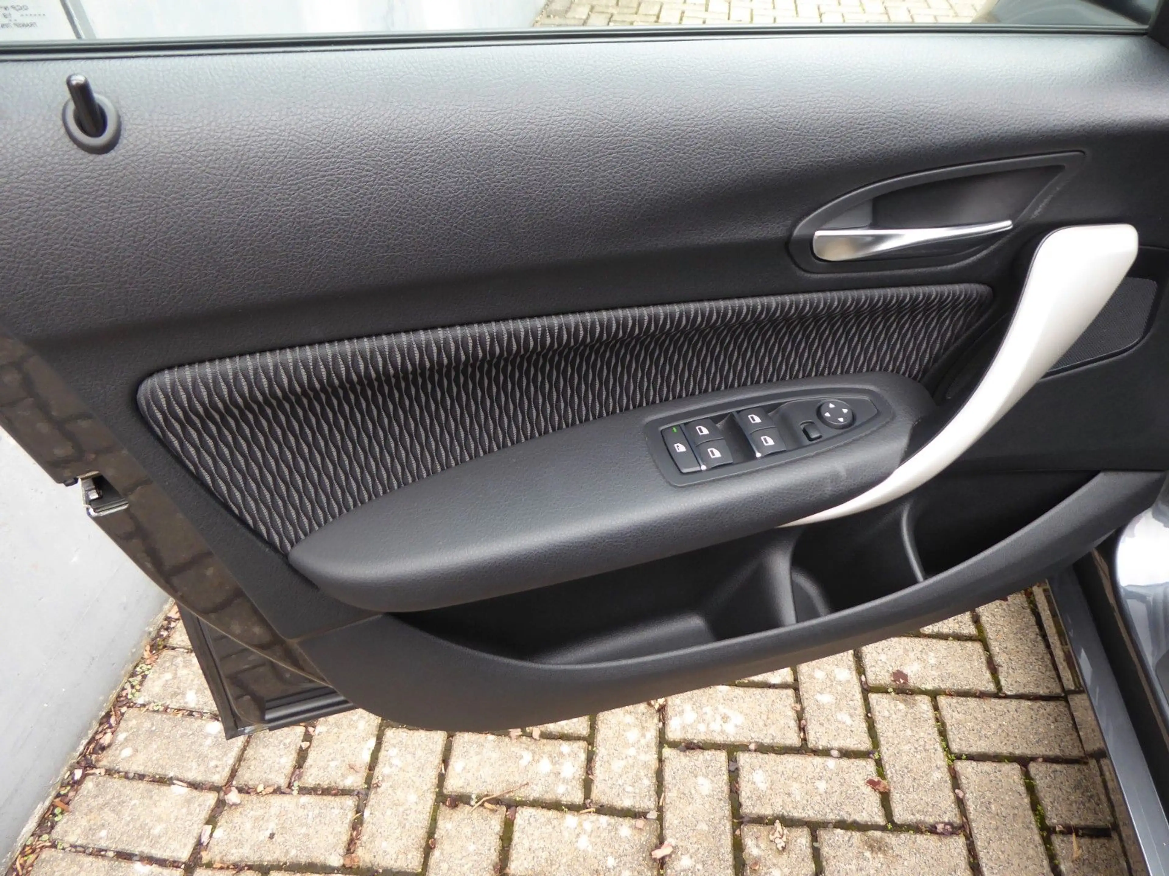 BMW 118 i Advantage nur 27.400 km! — photo 14