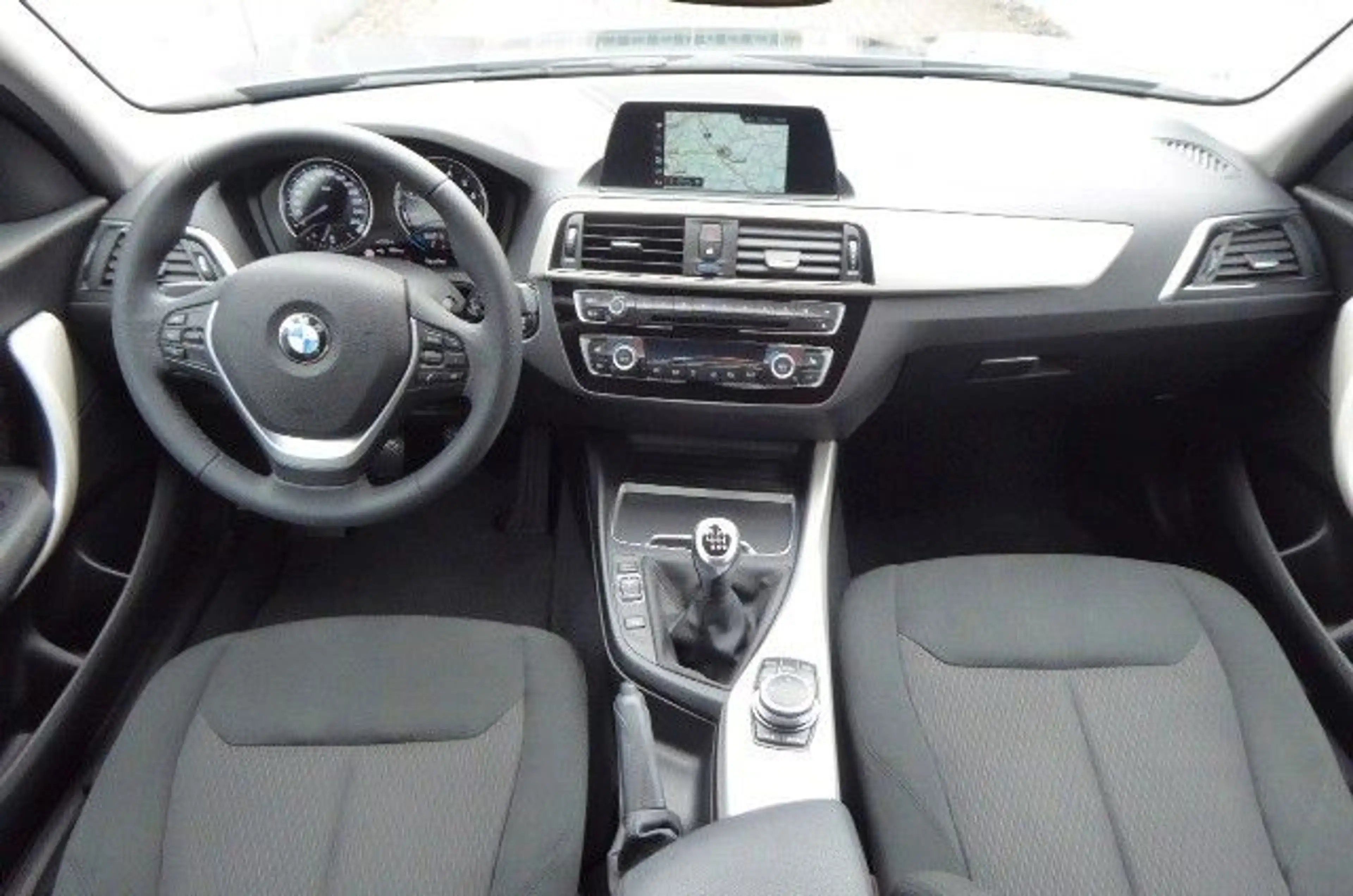 BMW 118 i Advantage nur 27.400 km! — photo 2