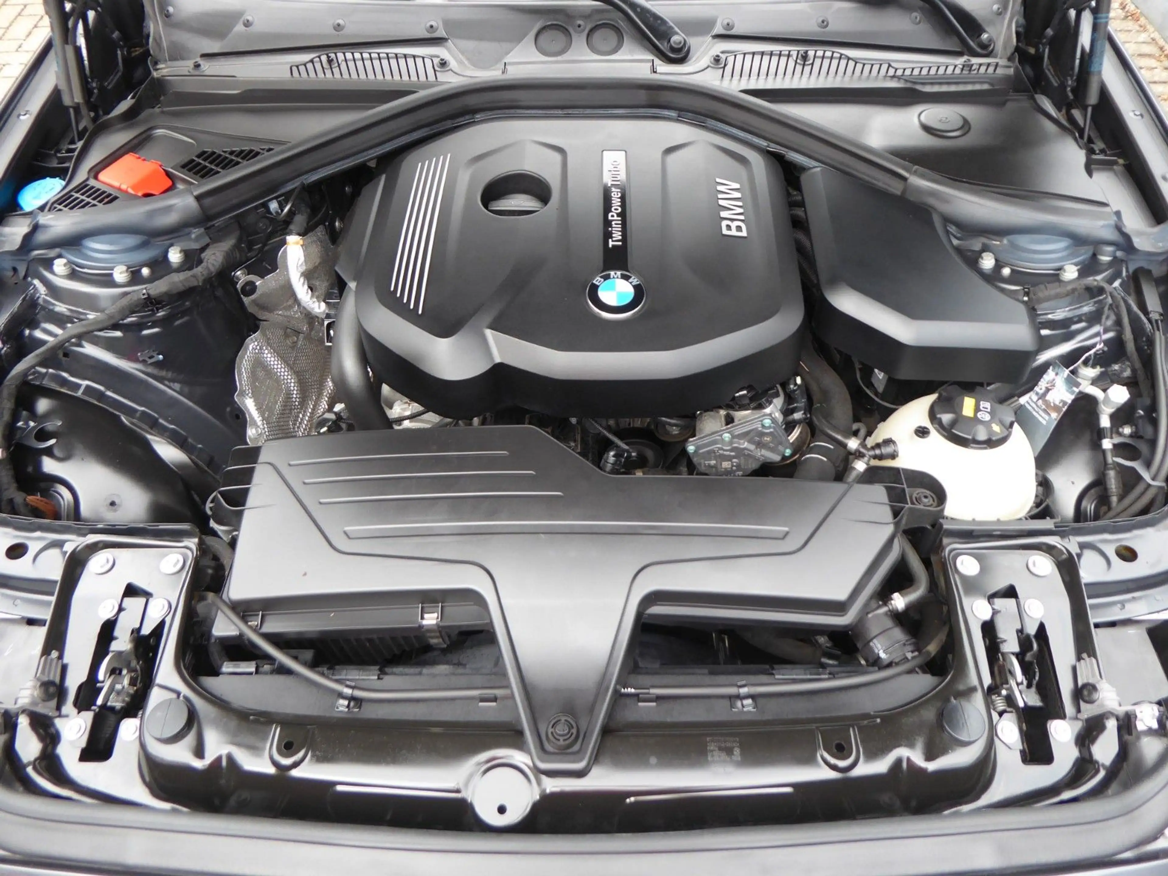 BMW 118 i Advantage nur 27.400 km! — photo 5