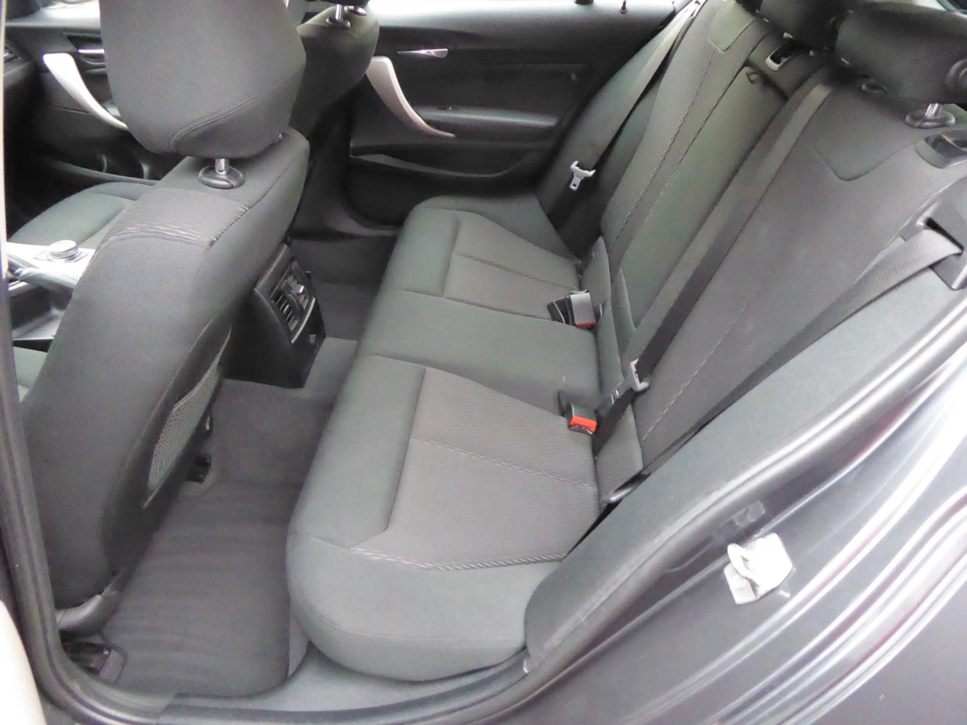 BMW 118 i Advantage nur 27.400 km! — photo 15