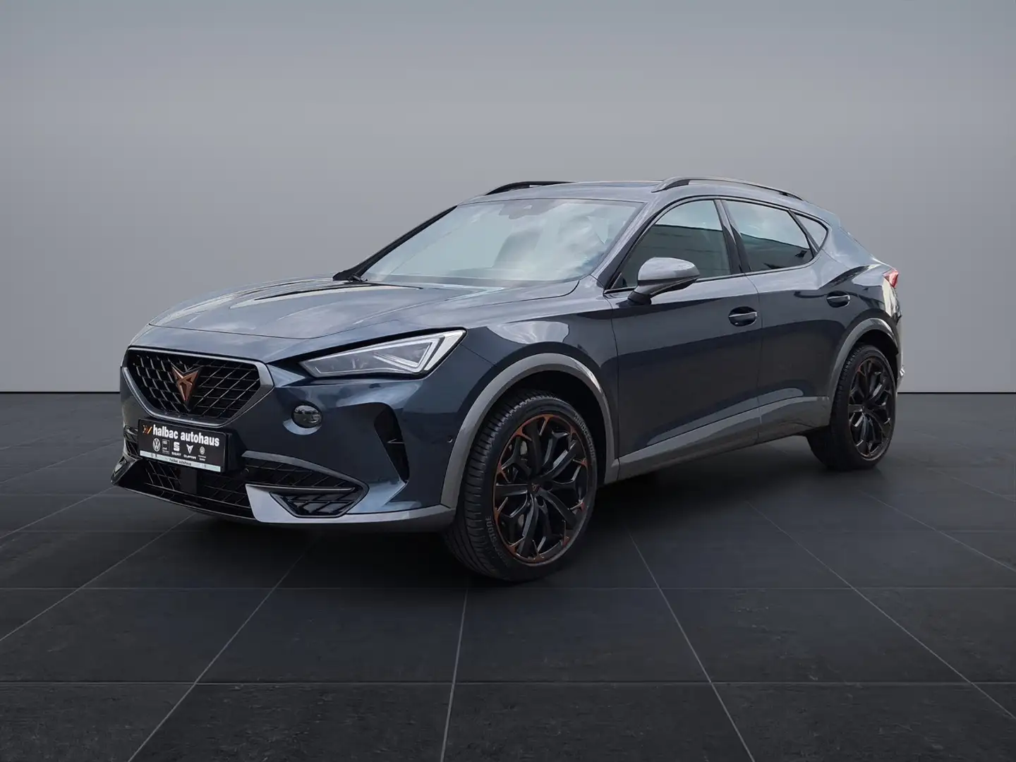 CUPRA Formentor VZ 2.0 TSI 4Dr. +AKRAPOVIC+AHK+PANOD+MATRIX Gris - 2