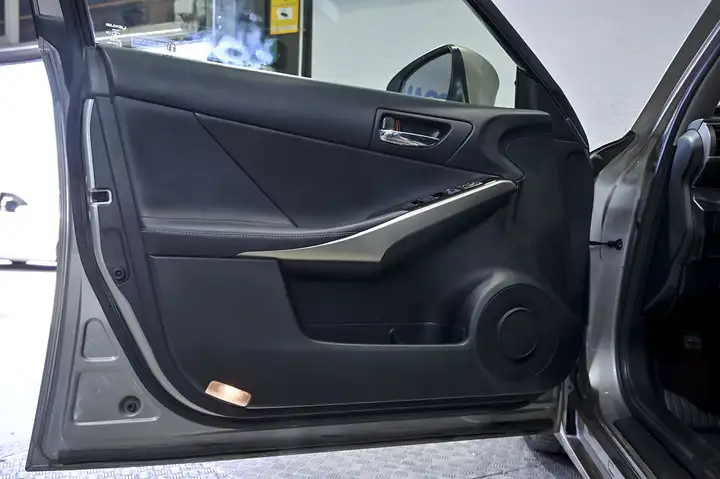 Lexus IS300 2016, foto 22