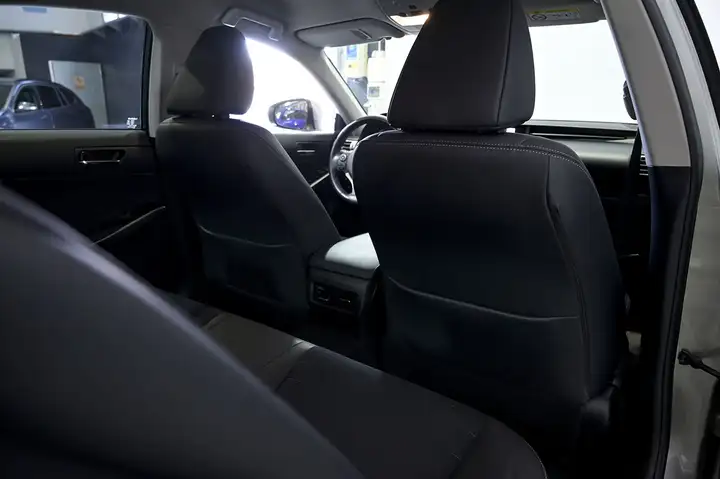 Lexus IS300 2016, foto 15