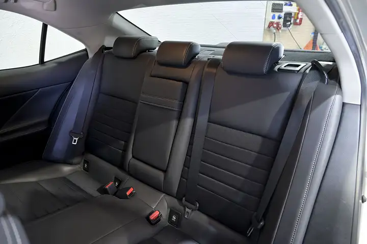 Lexus IS300 2016, foto 18