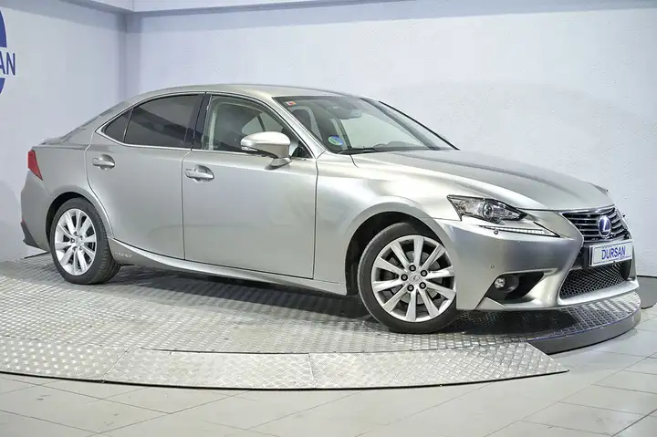 Lexus IS300 2016, foto 3