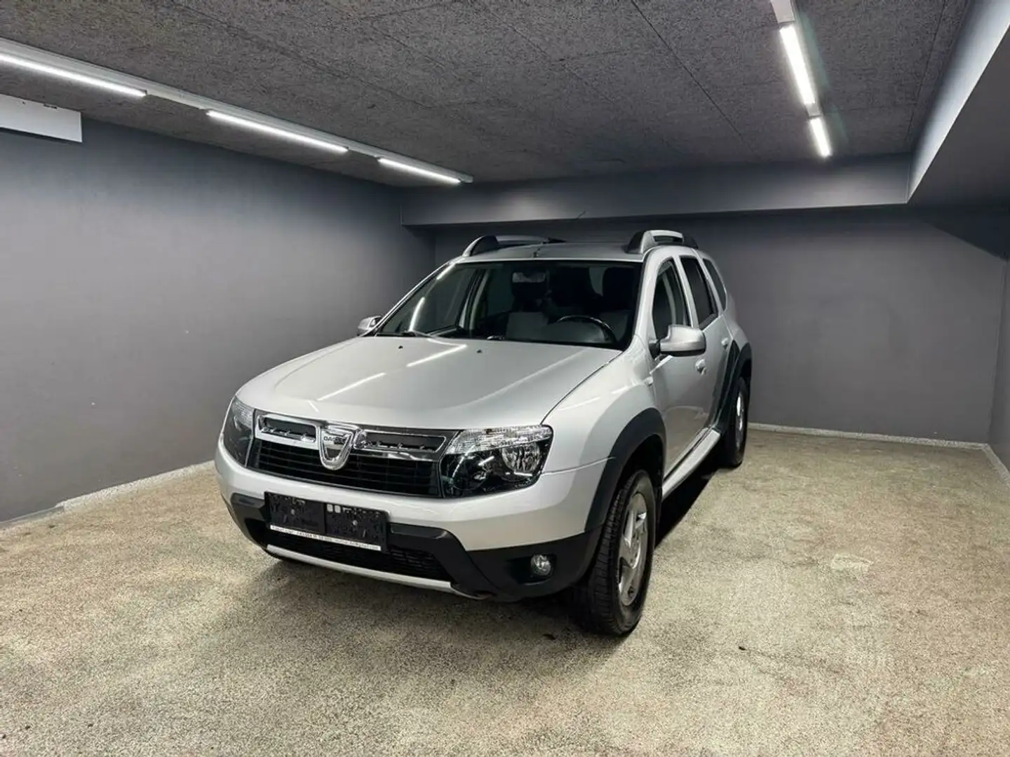 Dacia Duster Lauréate 4x4 Grau - 1