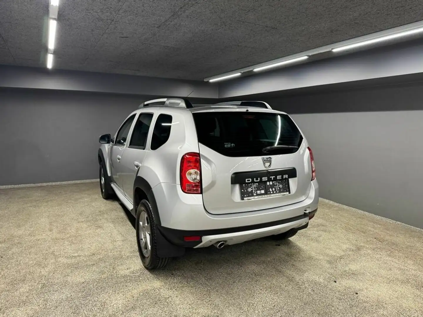 Dacia Duster Lauréate 4x4 Grau - 2
