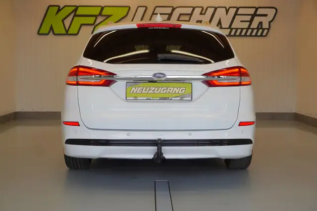 Ford Mondeo view 5
