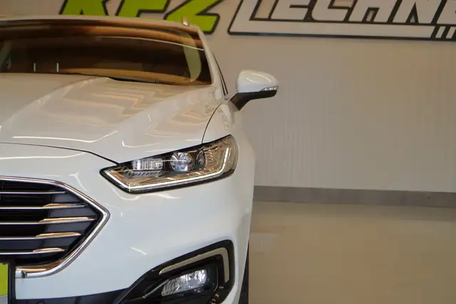 Ford Mondeo view 10