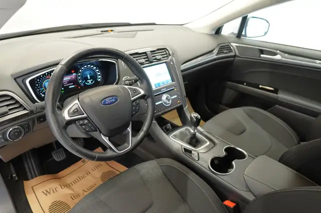 Ford Mondeo view 14