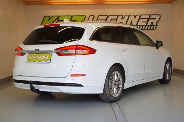 Ford Mondeo view 4