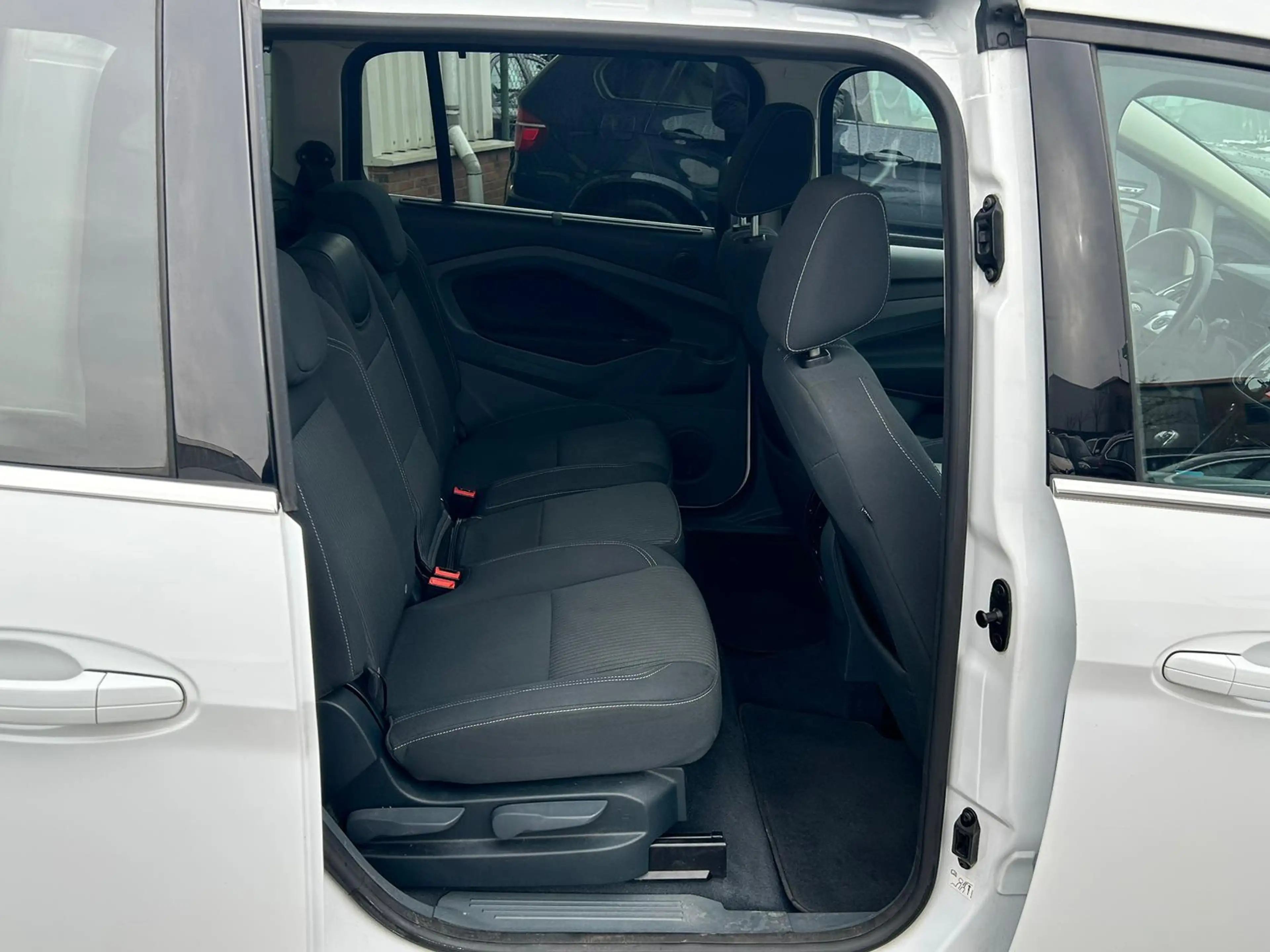 Ford Grand C-Max 1.0 Edition Plus Distributie is vervangen in maart — photo 11