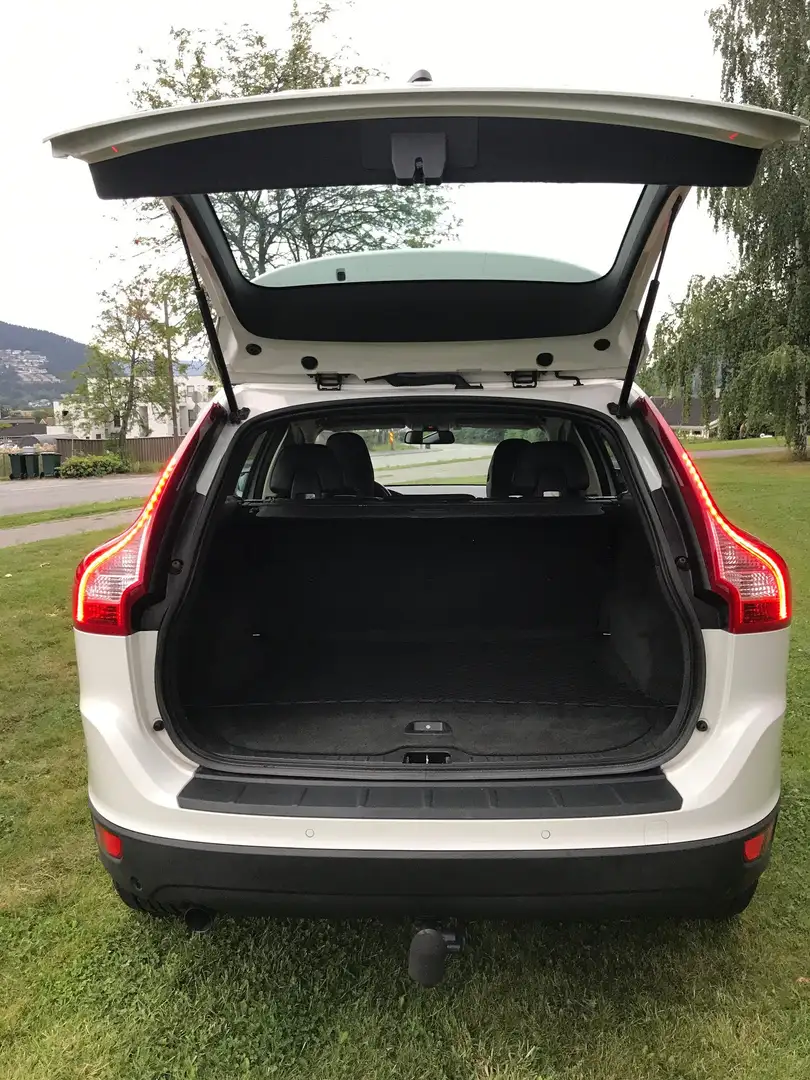 Volvo XC60 XC60+2.0+D3+Summum+Geartronic Blanc - 2