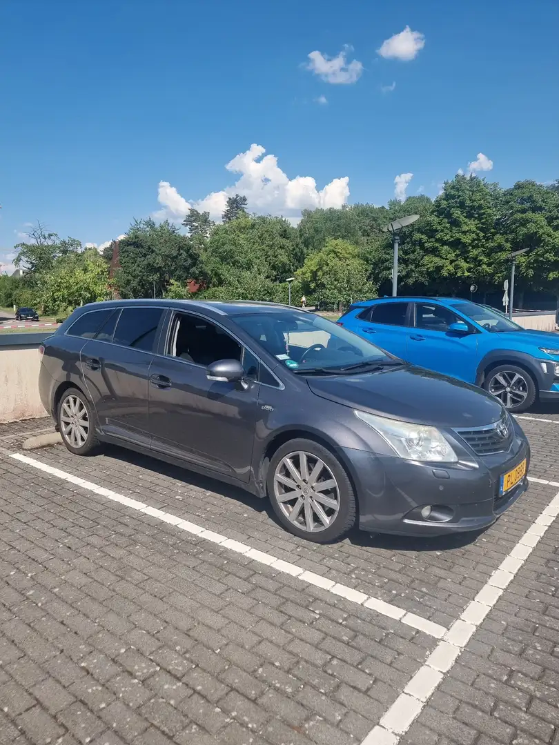 Toyota Avensis Combi 2.2 D-CAT Executive - 1