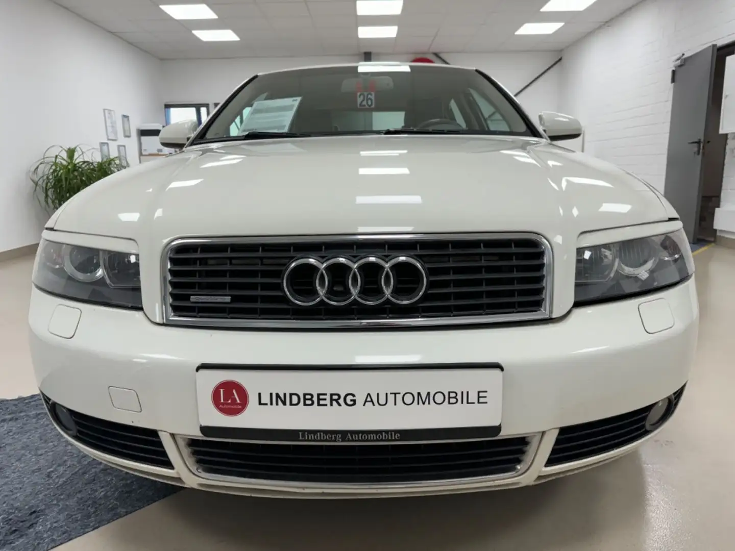 Audi A4 Lim. 3.0 quattro*PDC*AHK*AC*TEMP*8F*LMF*STZHZ Weiß - 2