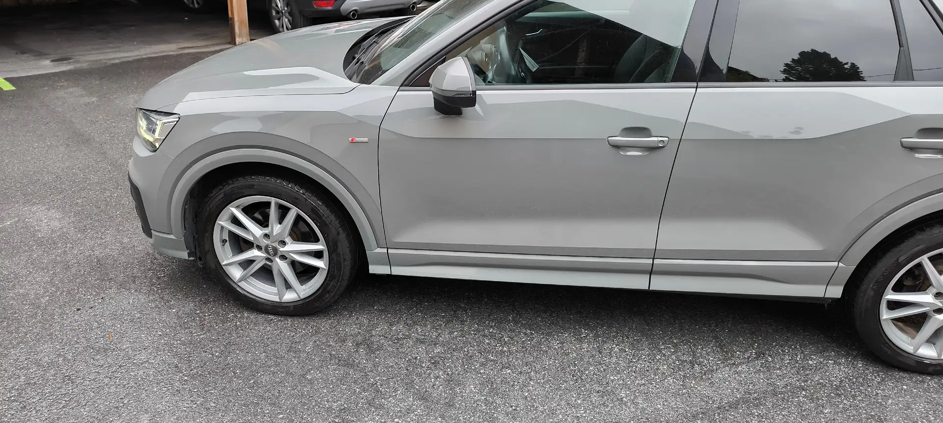 Audi Q2 40 TFSI S-tronic S-line Grau - 2