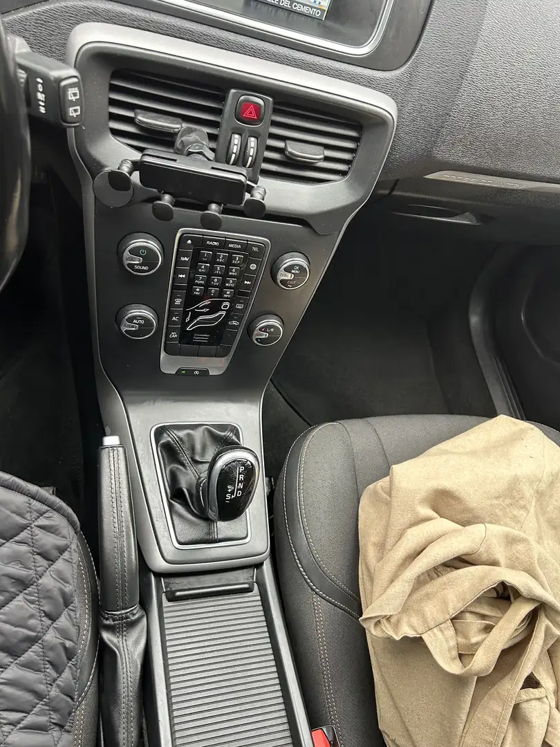 Volvo V40 Cross Country D3 Momentum Aut. - 1